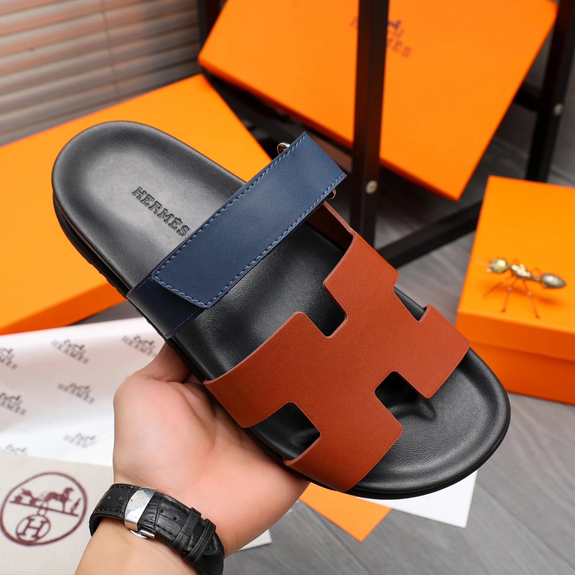 Men's shoes 💰340 Product trademark: Hermes "Hermes" Couple's slippers Regular size: 36-46 Product materials: Selected high-quality cowhide upper, microfiber lining, original outsole